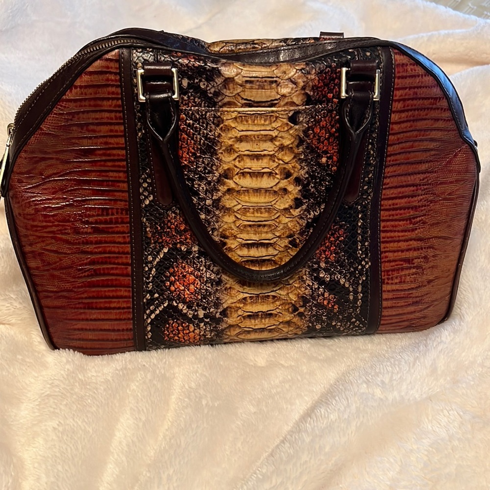 Nice Brahmin purse. Closet clean out sale. Authentic